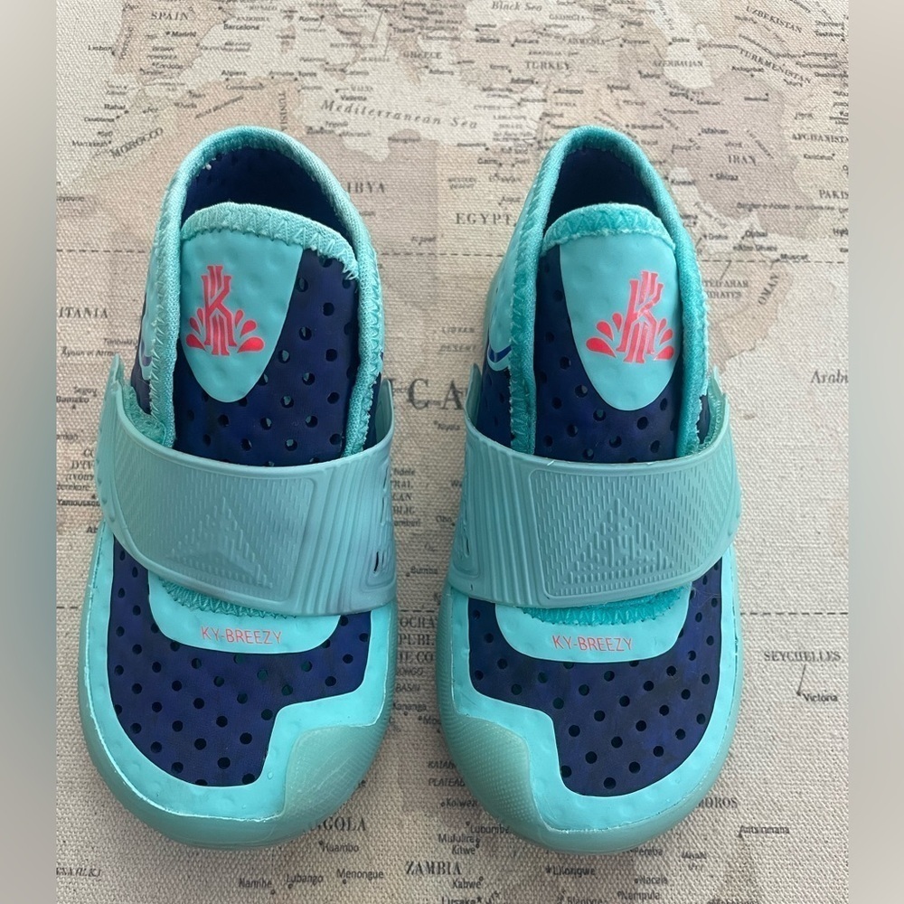 Nike (TD) Ky-Breezy Persian
Violet Aurora Size 9 Water Shoes - Picture 9 of 10